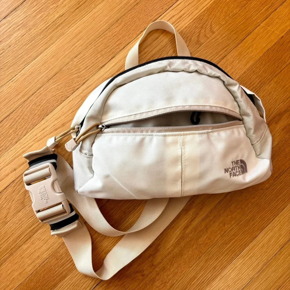 The North Face Roo II Lumbar Pack White Tan Crossbody Waist Bag Hiking Gorpcore